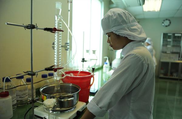 Dr. Nguyen Thi Ngoc Tram natural remedies for hot flashes without hormones  | Free us shipping | www.crilahealth.com  crinum latifolim